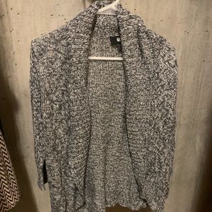Quarter sleeved - grey sweater